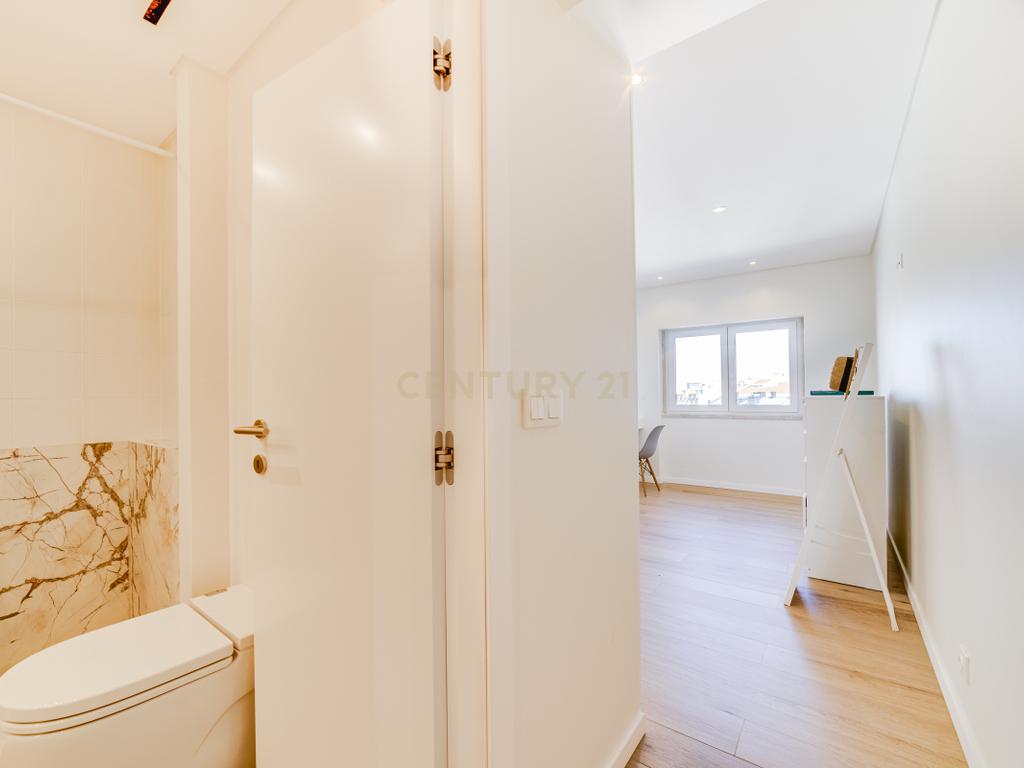 Luxuoso apartamento T4 em Lisboa com Vista e Acabamentos de Alta Qualidade - Image 22